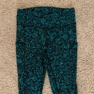 Luluemon Fast n free crop Capri size 8